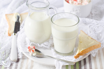 Milk and cottage cheese, breakfast.