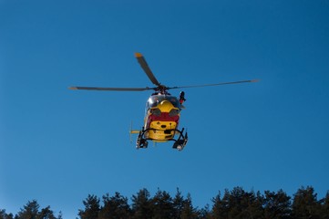 Fototapeta na wymiar Helikopter ludzie ratownicze.