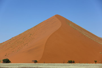 Fototapeta na wymiar Duże wydmy w Namib