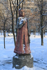 Статуя девочки в городском парке Лианозово. Моква