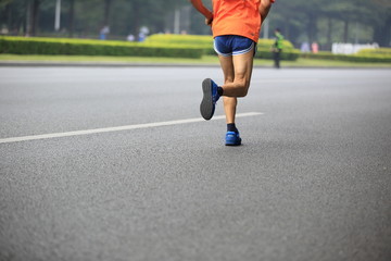 Fototapeta na wymiar marathon runner