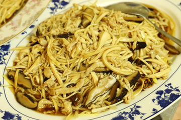 Stir fried yellow noodle