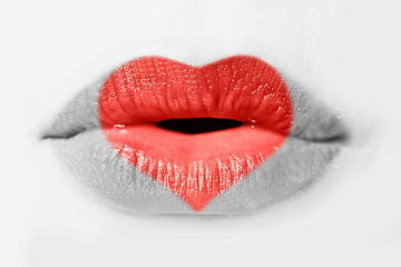 Bouche de femme, coeur rouge