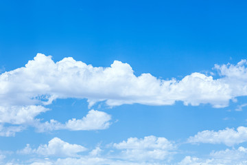Obraz na płótnie Canvas jasne błękitne niebo
