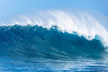 Ocean Wave © EpicStockMedia