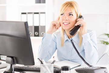 Businesswoman telephoning in the office