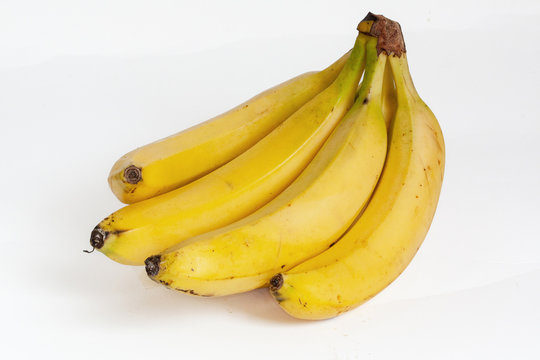 Bananes sur fond blanc