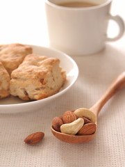 ナッツ入りスコーン