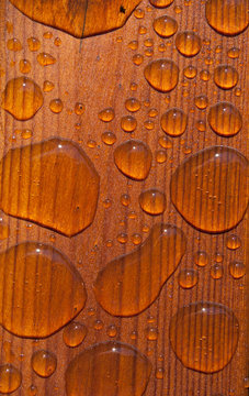 Wasser auf Holz