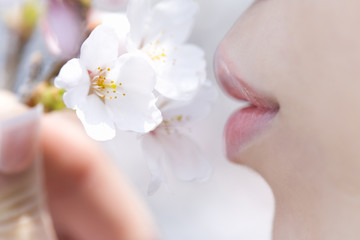 Obraz na płótnie Canvas lips and cherry blossoms