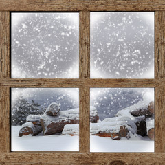 Fototapety  Zimowy widok na zewnątrz ze stosem drewna opałowego z drewnianego okna