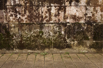 Hintergrund  maroder Sockelbereich einer Mauer