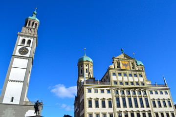 Fototapeta na wymiar Perlachturm i Rathaus Augsburg
