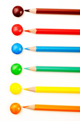 Coloring pencils pointing at the same color candies