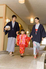 family coming to hot spring