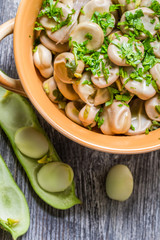 Broad beans with parsley and garlic