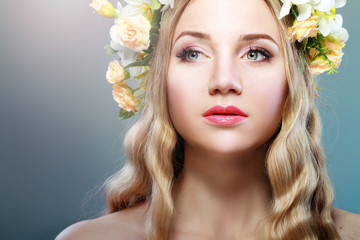 Fototapeta premium Girl With Flowers