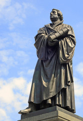 Fototapeta premium Bronze statue of protestant theologist Luther