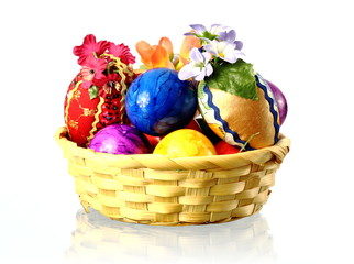 Bunter voller Osterkorb