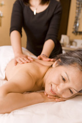Obraz na płótnie Canvas senior woman getting massage