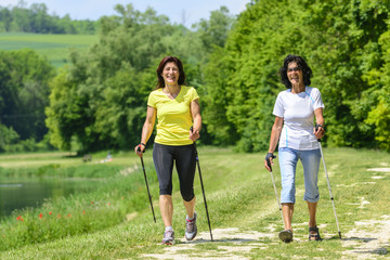 Nordic Walking im Grünen