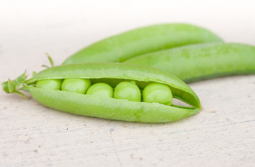 Some pea pods
