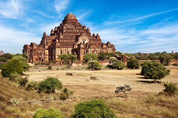 Fototapeta na wymiar Ancient architecture of old Buddhist Temples at Bagan Kingdom, M