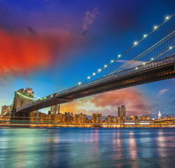 Wonderful panoramic sunset with Brooklyn and Manhattan Bridge -