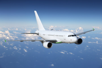 Fototapeta na wymiar Flugzeug auf Reisen über den Wolken