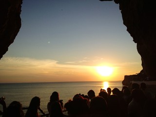 atardecer des de una cueva 