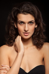 Fototapeta premium Beautiful Brunette Girl. Healthy Long Hair and perfect Makeup 