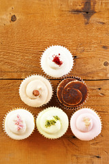 cupcakes on wooden background