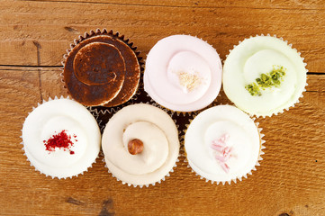cupcakes on wooden background