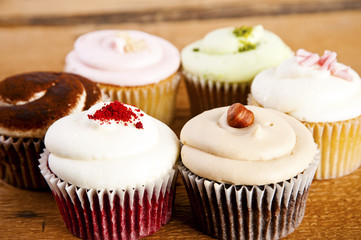 cupcakes on wooden background