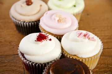 cupcakes on wooden background