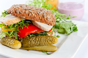 sandwich with grilled vegetables and chicken
