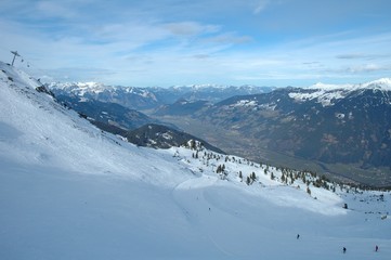 Fototapeta na wymiar Ski slope and valley