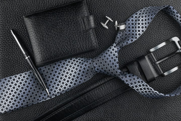 Tie, belt, wallet, cufflinks, pen lying on the skin - obrazy, fototapety, plakaty