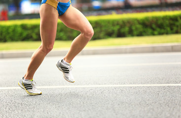 Fototapeta premium marathon athletes legs running on street 
