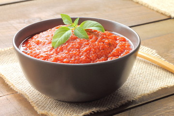 Tomato sauce with basil