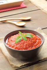 Tomato sauce with basil
