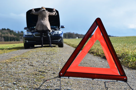 roken car, girl and warning triangle
