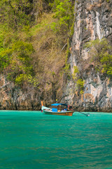 Fototapeta na wymiar Longtail boat in the famous Maya bay of Phi-phi Leh island