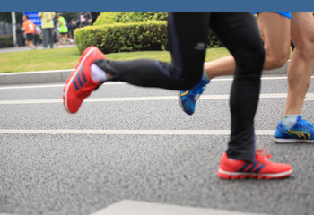 Plakat marathon athletes legs running on street 