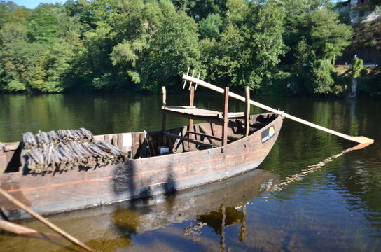 gabare, ville d' Argentat en Corr&egrave;ze