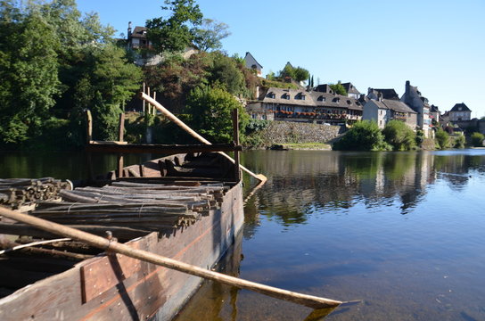 gabare, ville d' Argentat en Corr&egrave;ze