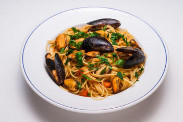 Spaghetti allo scoglio, cucina italiana