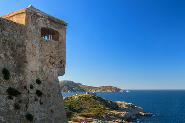 Fototapeta na wymiar Strażnicy w cytadeli w Calvi, Korsyka