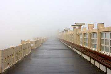 Obraz premium Foggy weather. Pier in Blankenberge, Belgium.