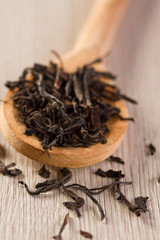 Spoon of dried tea leaves